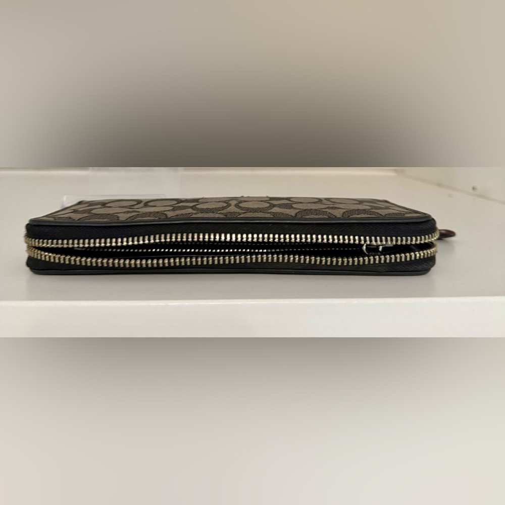 Coach Black and Tan Zip-Around Wallet - Picture 4 of 5